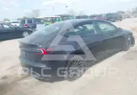 2025 Tesla Model 3 фото