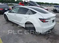 2025 Tesla Model 3 фото