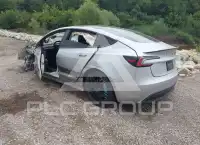 2025 Tesla Model 3 фото