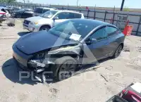 2025 Tesla Model 3 фото