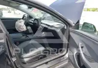 2025 Tesla Model 3 фото
