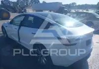 2025 Tesla Model 3 фото