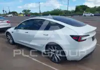 2025 Tesla Model 3 фото