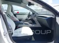 2025 Tesla Model 3 фото