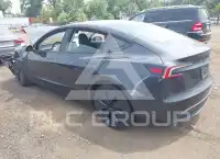 2025 Tesla Model 3 фото