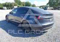 2025 Tesla Model 3 фото