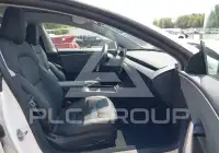 2025 Tesla Model 3 фото