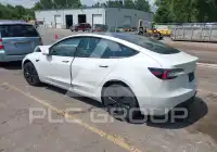 2025 Tesla Model 3 фото