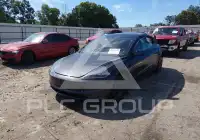 2025 Tesla Model 3 фото