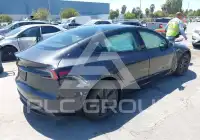 2025 Tesla Model 3 фото