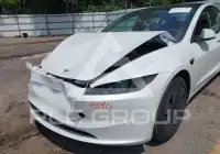 2025 Tesla Model 3 фото