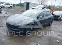 2025 Tesla Model 3 фото