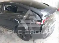 2025 Tesla Model 3 фото