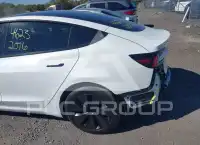 2025 Tesla Model 3 фото