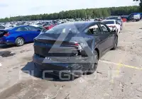 2025 Tesla Model 3 фото