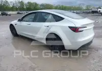 2025 Tesla Model 3 фото