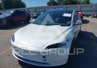 2025 Tesla Model 3 фото