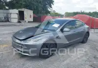 2025 Tesla Model 3 фото