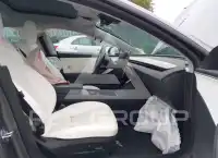 2025 Tesla Model 3 фото
