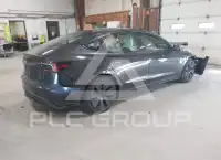 2025 Tesla Model 3 фото