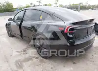 2025 Tesla Model 3 фото