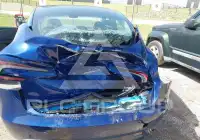 2025 Tesla Model 3 фото