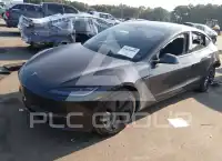2025 Tesla Model 3 фото