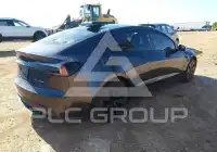 2025 Tesla Model 3 фото