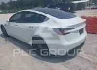 2025 Tesla Model 3 фото