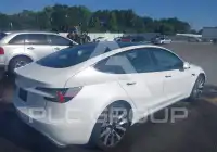 2025 Tesla Model 3 фото