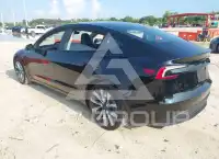 2025 Tesla Model 3 фото