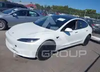 2025 Tesla Model 3 фото