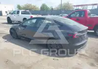 2025 Tesla Model 3 фото
