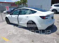 2025 Tesla Model 3 фото