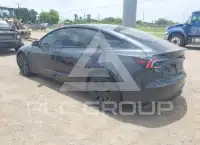 2025 Tesla Model 3 фото