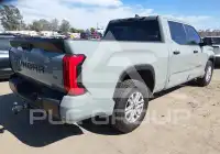 2025 Toyota TUNDRA фото