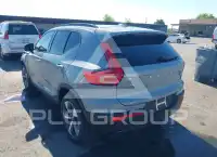 2026 Volvo XC40 фото