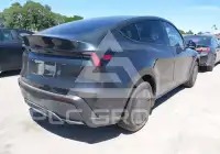 2026 Tesla Model Y фото