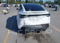 2026 Tesla Model Y фото