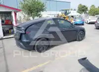 2026 Tesla Model Y фото