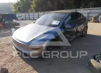 2026 Tesla Model Y фото