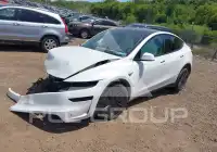 2026 Tesla Model Y фото