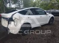 2026 Tesla Model Y фото