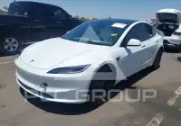 2026 Tesla Model 3 фото