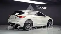 2017 Infinity Q30