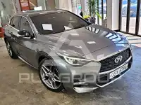 2017 Infinity Q30