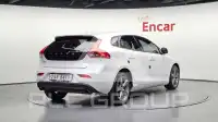 2017 Volvo V40