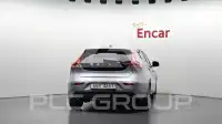 2017 Volvo V40