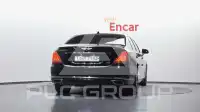 2017 Genesis G90