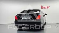 2017 Genesis G90